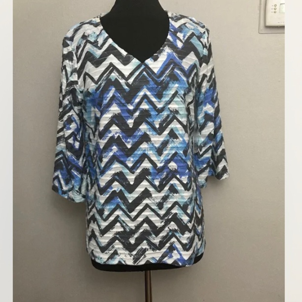 8-23 Thomas & Olivia top blue textured Large NWT